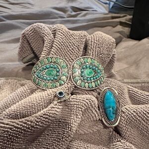 Elegant Turquoise and Silver Jewelry Set